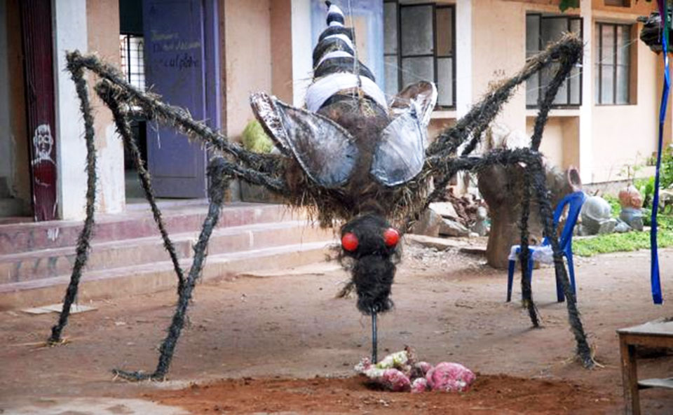 mosquito-statue